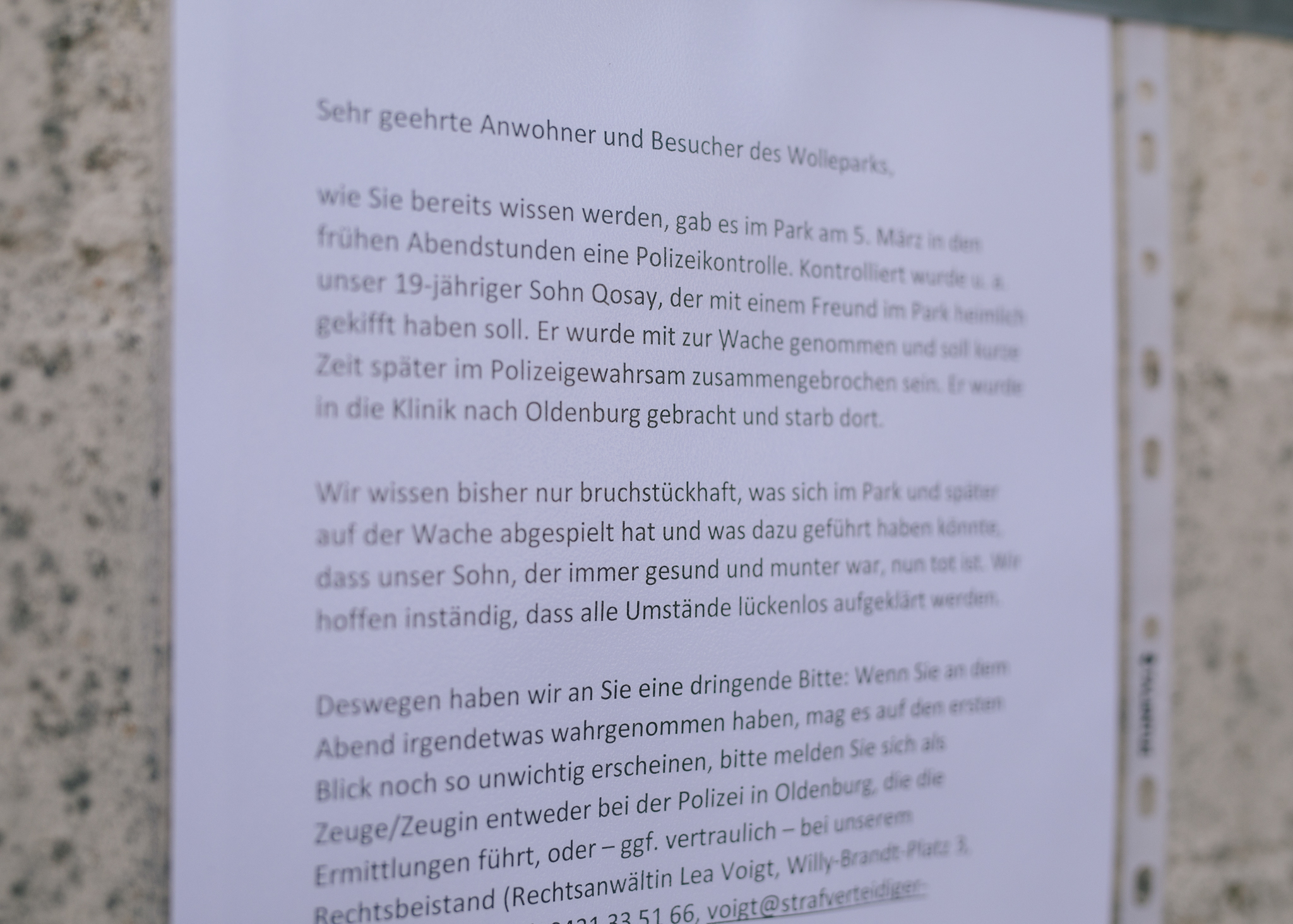 The relatives of Khalaf and their lawyer put up flyers asking people that might have been whitnesses of the situation to contact them or the police. April 17th, 2021, Delmenhorst