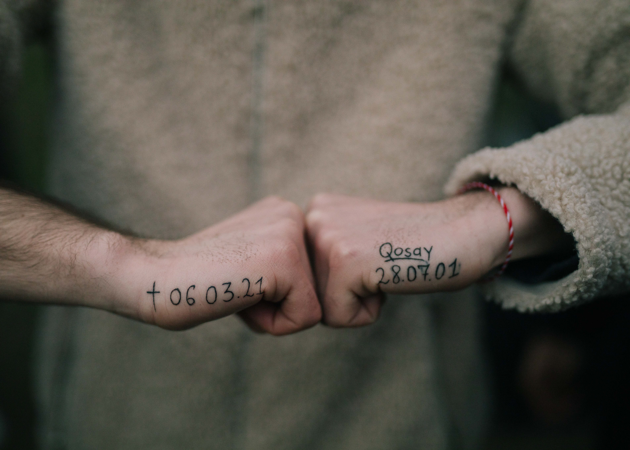 A participant of a memorial rally for Khalaf has his date of birth and death tattooed on his hands. Delmenhorst, March 17th, 2021